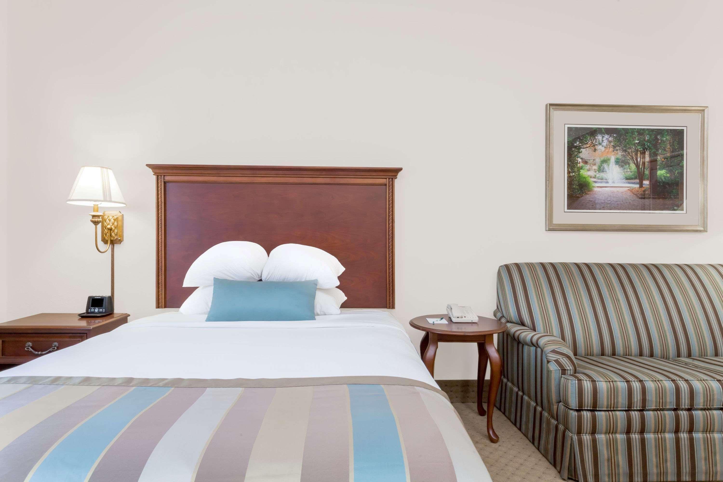 Wingate By Wyndham Columbia/Lexington Hotel Bagian luar foto
