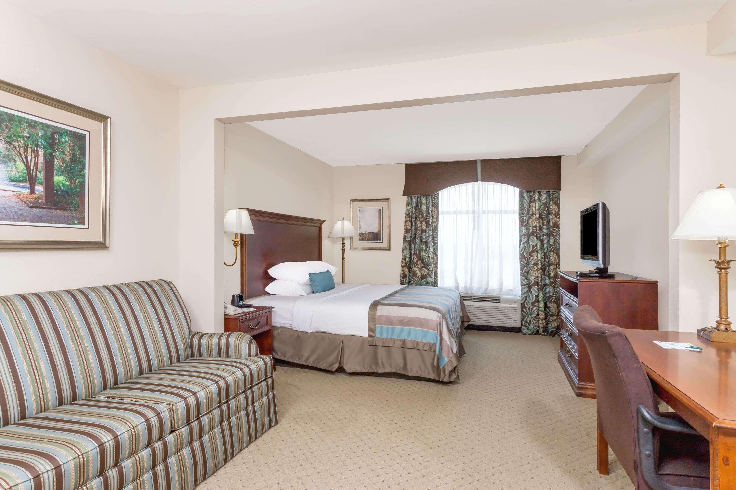 Wingate By Wyndham Columbia/Lexington Hotel Bagian luar foto