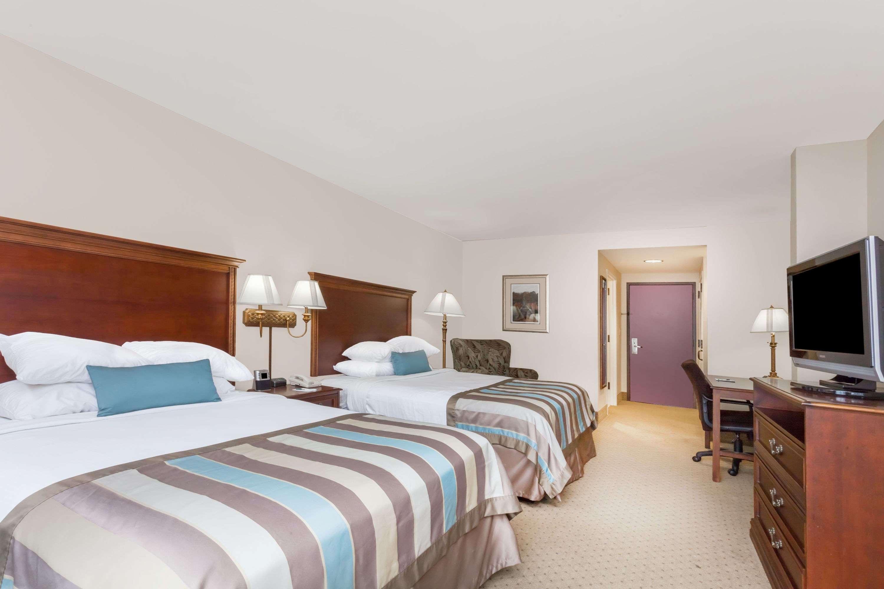 Wingate By Wyndham Columbia/Lexington Hotel Bagian luar foto