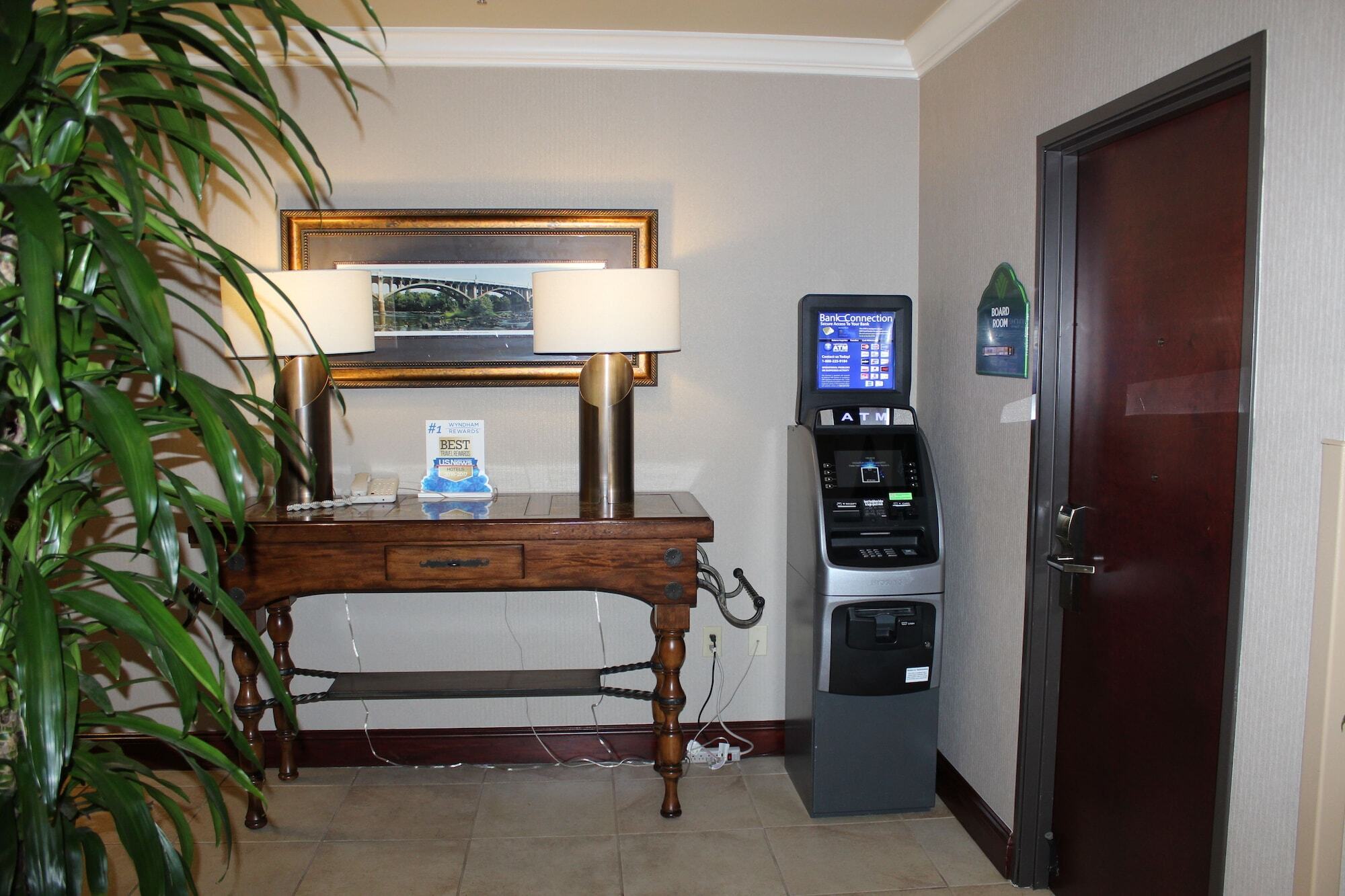 Wingate By Wyndham Columbia/Lexington Hotel Bagian luar foto
